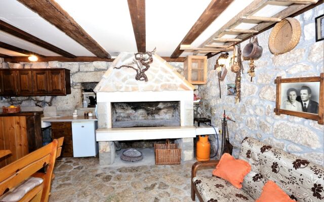 Holiday house in stone with heated pool