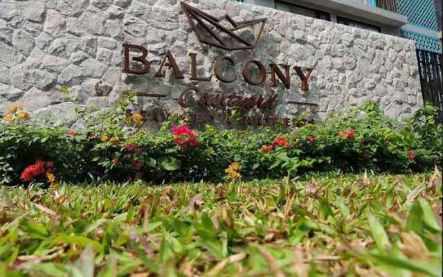 Balcony Courtyard Hotel & Serviced Apartment