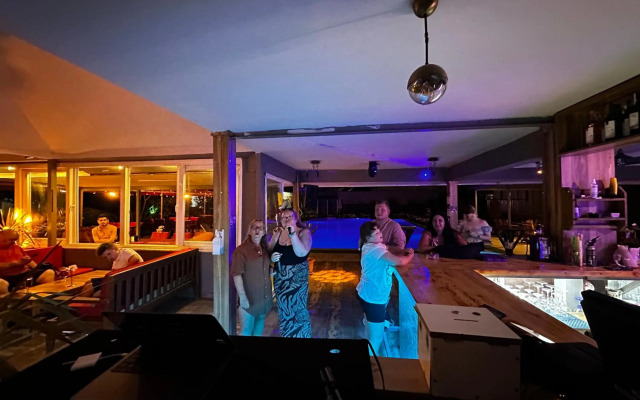 Carmina Hotel