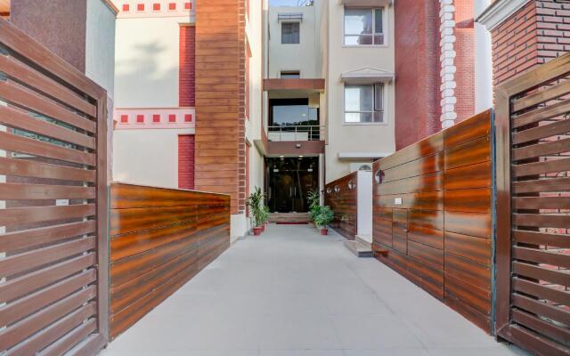 CAPITAL O40858 Grand Suites