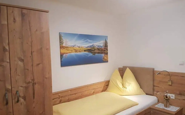Flo's Design Suite, Rooms & Breakfast