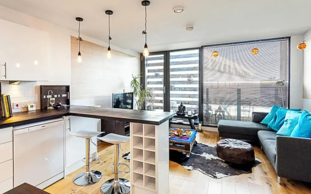 Modern, Cosy Apartment On Vibrant Deptford High Street