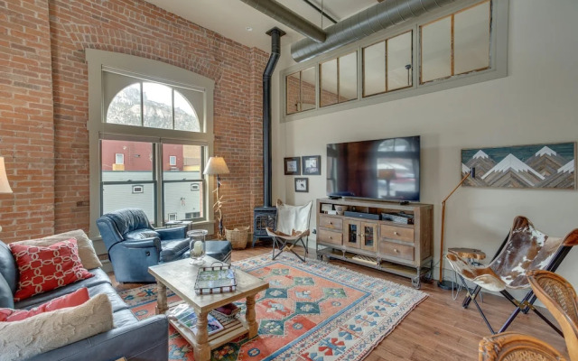Updated Rustic-chic Condo on Ouray's Main Street!