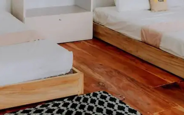 White Cabin By Travelink