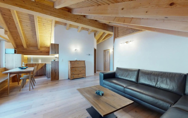 Splendid attic apartment with a south oriented balcony, Marietta #4 – Guest Rooms – Leukerbad
