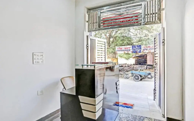 Flagship 84856 Hotel Krishna Stays