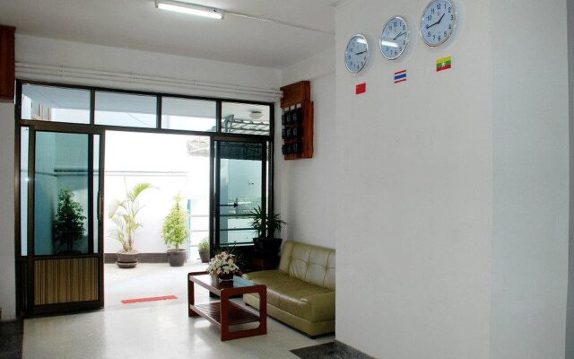 Naung Tong Hotel
