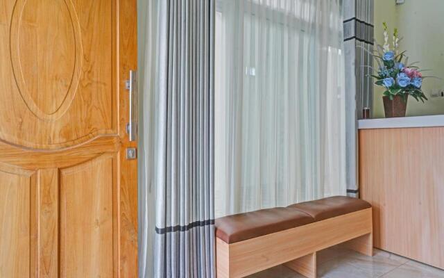 OYO 90804 Oma Uti Homestay Syariah