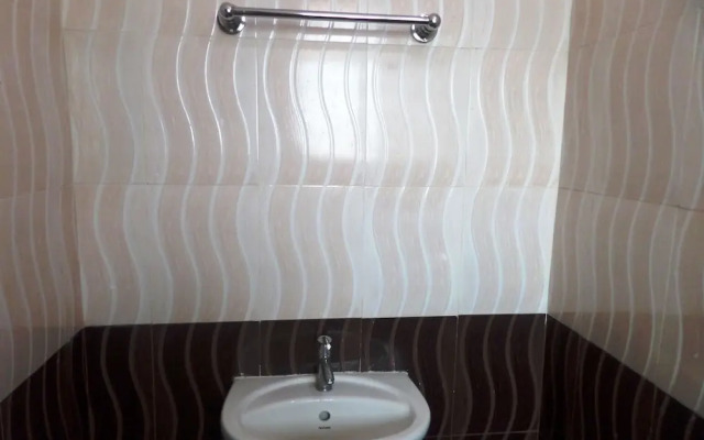 Riya Raj Hotel