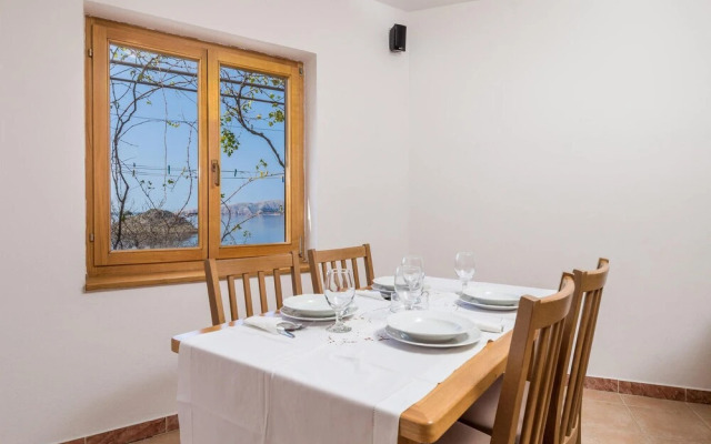 Stunning Home in Sv Juraj With Wifi and 2 Bedrooms