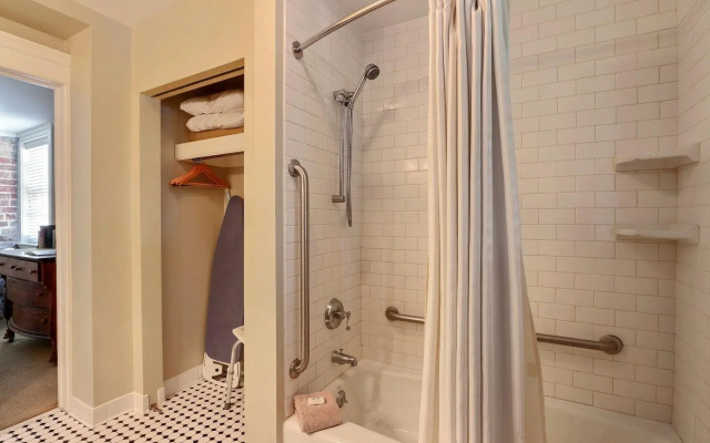 The Presidents' Quarters Inn