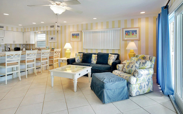 Sunset Villas 1 Beachfront/awesome Views/pool/bbq