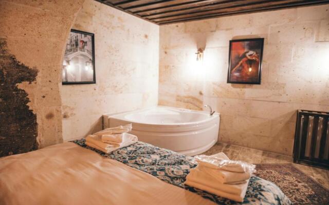 Tale Cave INN