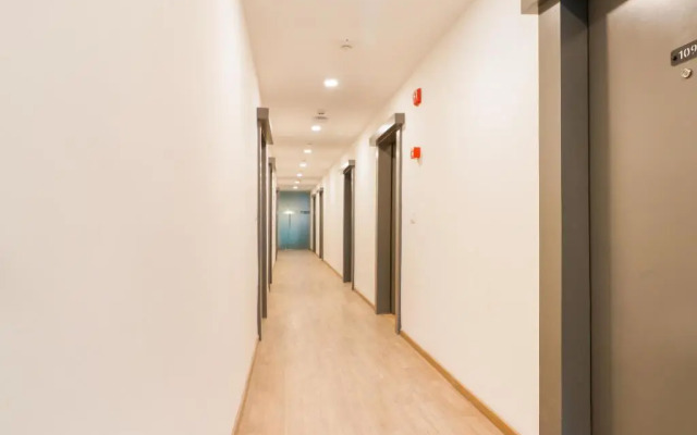 325 South Tukoganj by Oyo Rooms