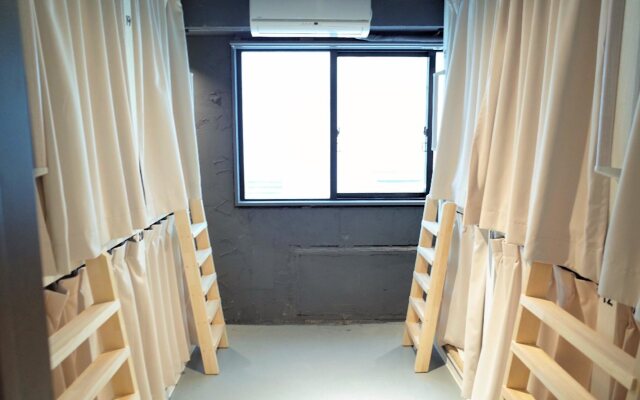 Yotsuya Bnbplus Capsule Hotel Mix dormitory