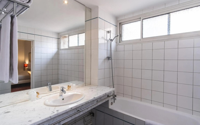 Ours Blanc - Place Victor Hugo
