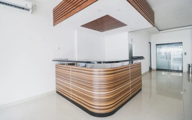 RedDoorz Plus near Living Plaza Jababeka