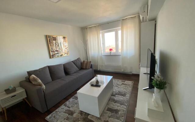 Luxury Apartament Intim Area
