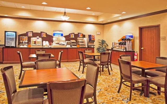 Holiday Inn Express & Suites Bartow