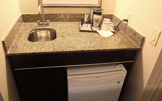 Radisson Suite Hotel Oceanfront
