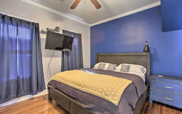 < 2 Mi to Pleasure Pier: Cozy Beach Bungalow