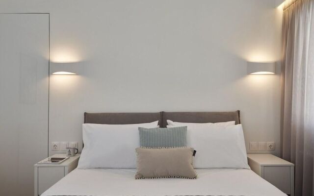 Marvelous n Bright Apartment next to Megaro Mousikis