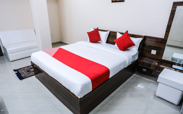 OYO 15259 Smart City