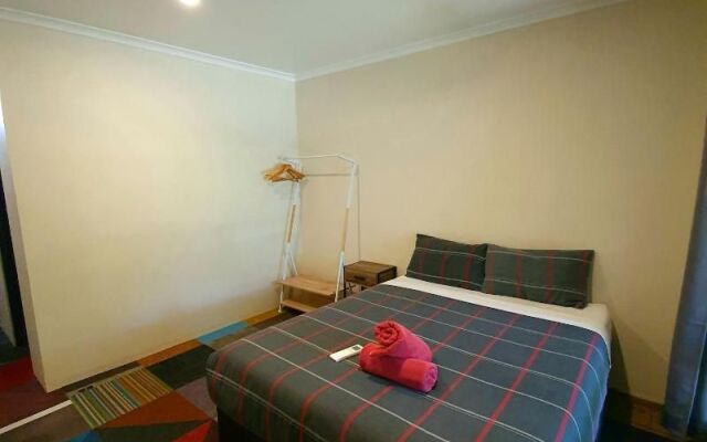 Jump Inn Alice Budget Accommodation