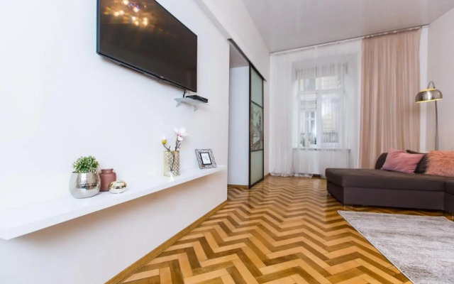 SoVA apartment str Gnatyuka 18