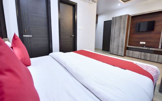Collection O 12421 Hotel GT View