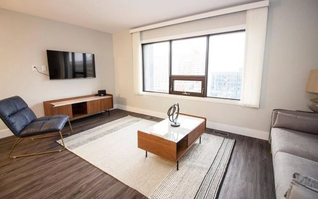 Modern 1BR condo with great view Free parking