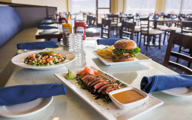 Bay Club Hotel & Marina