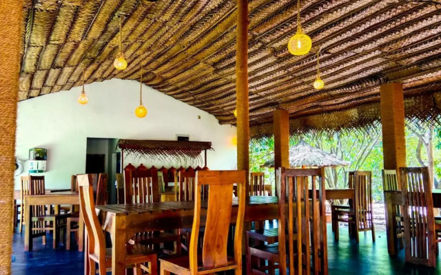 kumbura eco lodge
