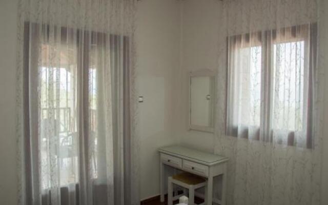 Paradise Studios & Apartments