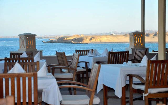Rohanou Beach Resort