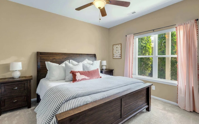 Panoramic Sunset Escape Waterfront Condo for 7!