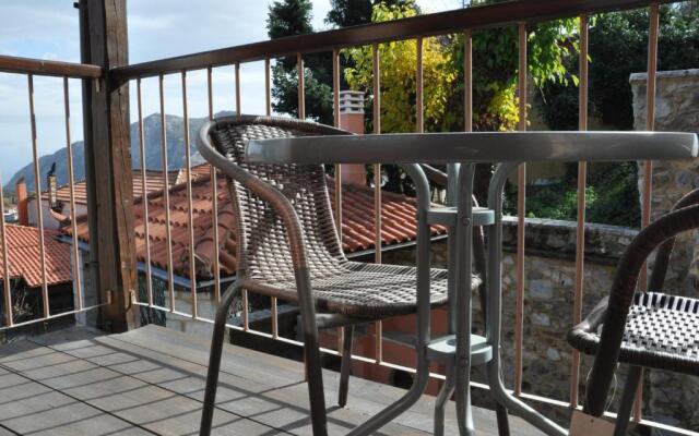 Apostolia's Small House Bed and view