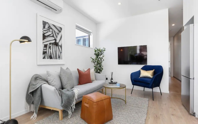 Stunning Modern Two Bedroom - Perfect Location!