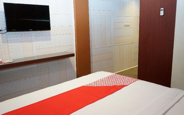 OYO 633 Ren'z Hotel