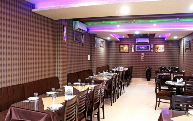 OYO 4471 Hotel Rajmahal