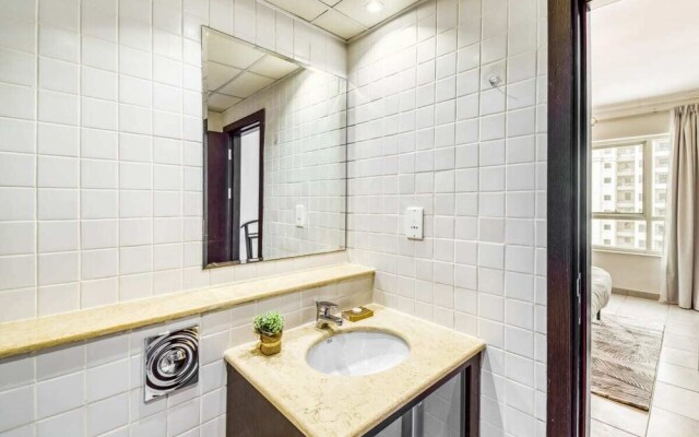 Bright Apartment in the Heart of Marina by GuestReady