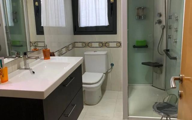 Chalet moderno con PISCINA en Calafell
