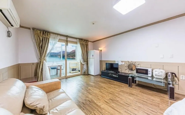 Geojedo Between the Sky and Sea Pension