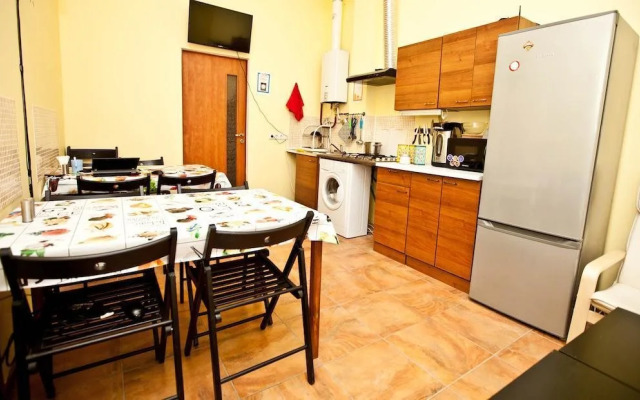 Около Невского