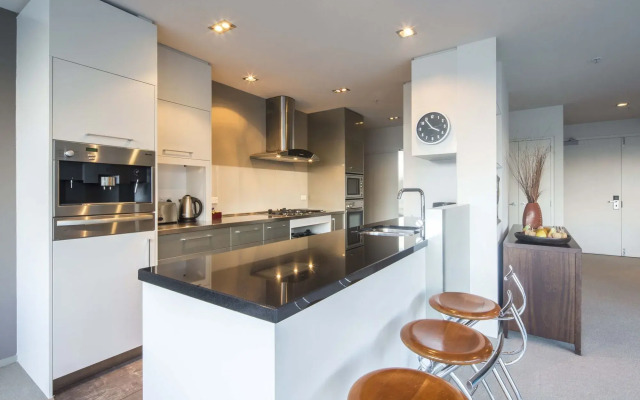 53 Shotover Apartment by Staysouth