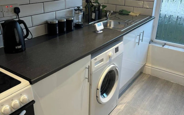 South Manchester 2-bed Apt With Ensuite, Sleeps 4