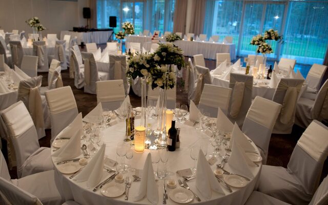 Sfera's Park Suites & Convention Centre