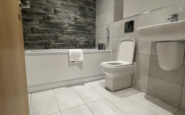 Luxury 2-bed Apartment in Manchester With Parking