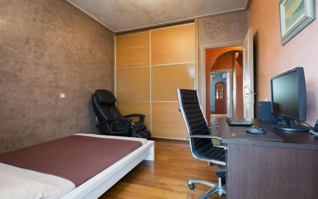 165 sm Penthouse Maisonette Apartment