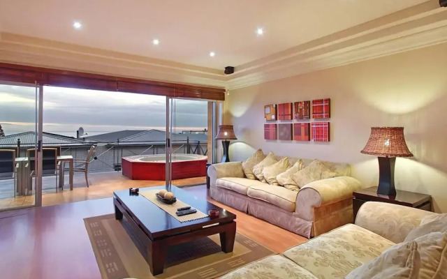 Beachside Penthouse - 3 Mins From Camps Bay Beach